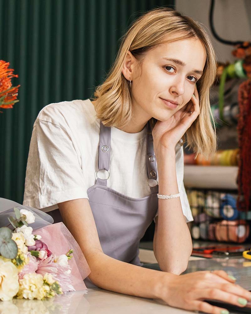 portrait-of-attractive-woman-florist-working-on-ta-5D2XBF2.jpg